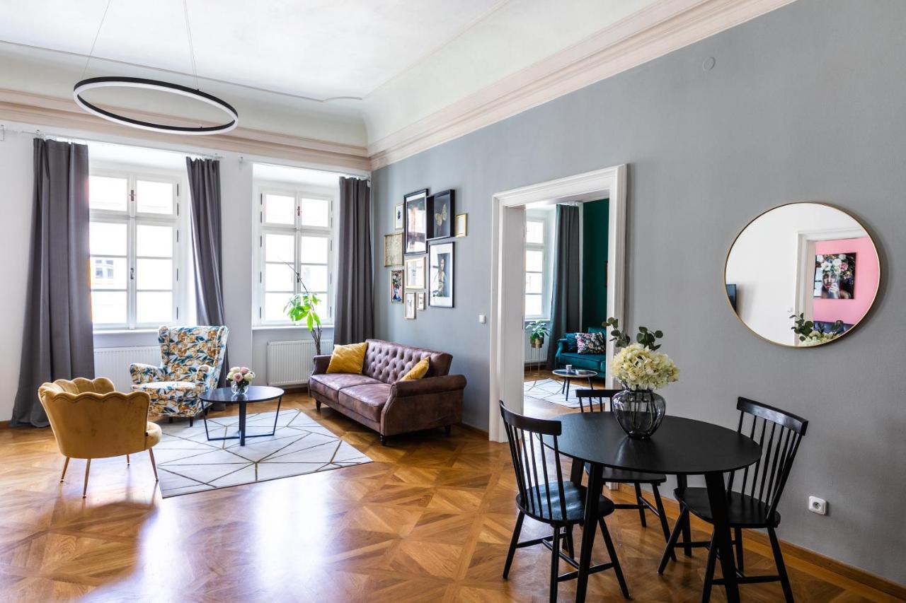 New Stylish 3 Suites Bedrooms Apt In Mala Strana - N2Nd Prague Luaran gambar
