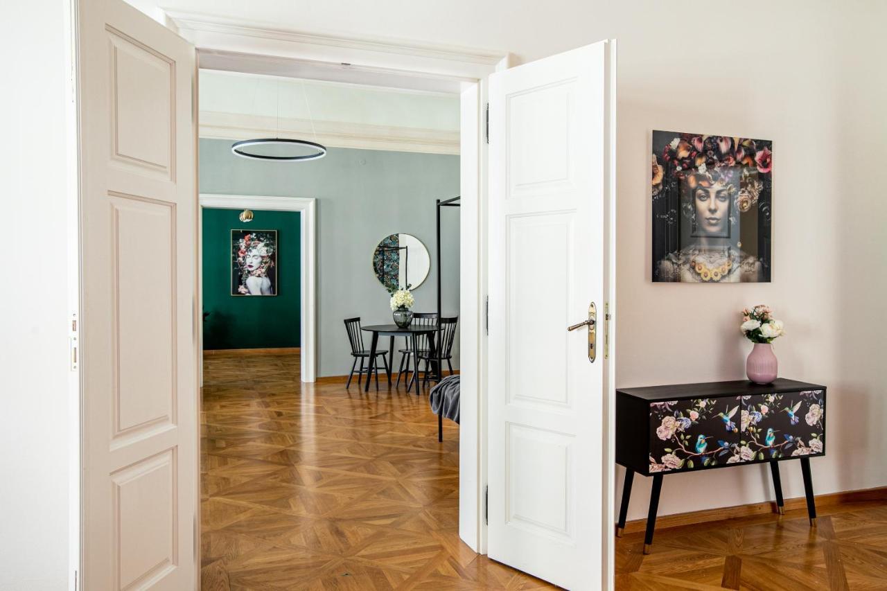 New Stylish 3 Suites Bedrooms Apt In Mala Strana - N2Nd Prague Luaran gambar
