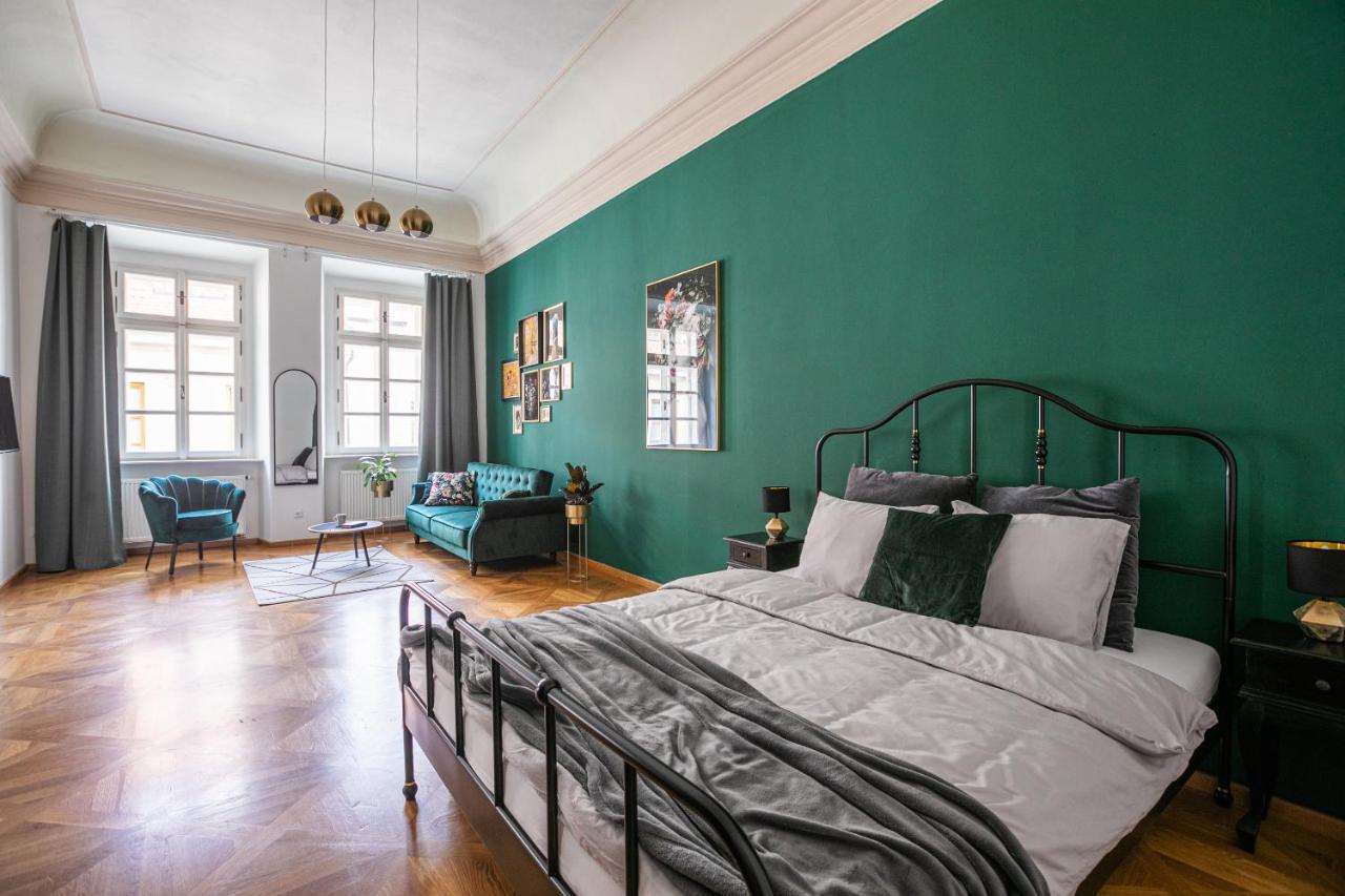 New Stylish 3 Suites Bedrooms Apt In Mala Strana - N2Nd Prague Luaran gambar
