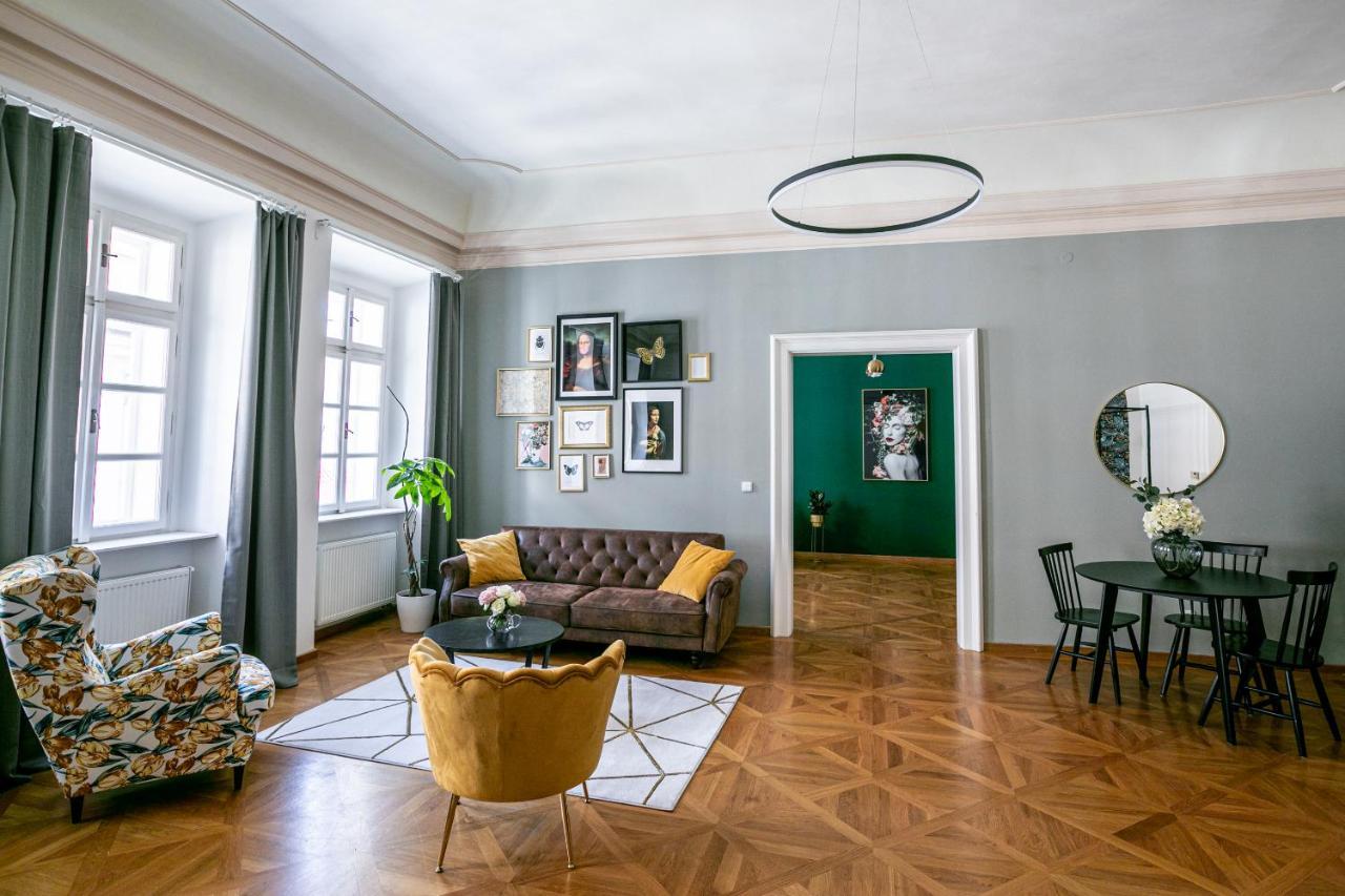 New Stylish 3 Suites Bedrooms Apt In Mala Strana - N2Nd Prague Luaran gambar